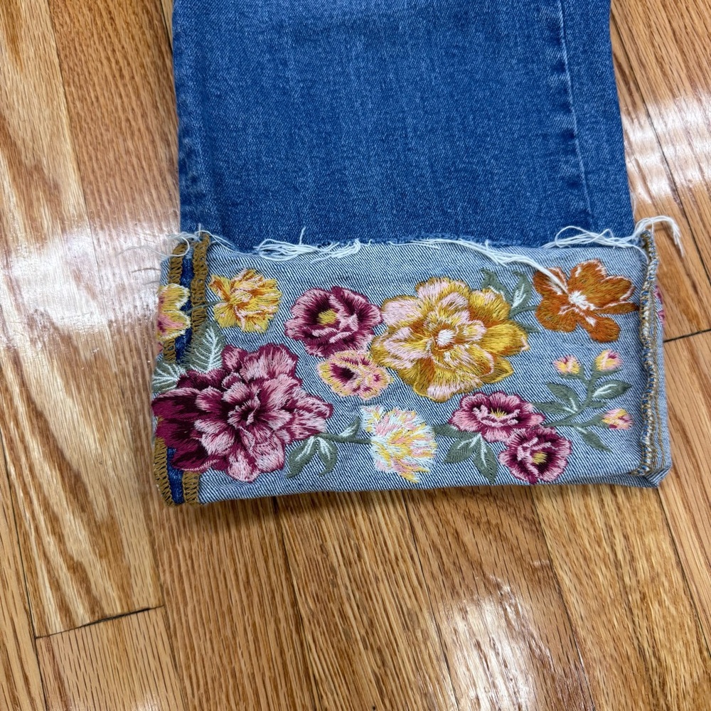 DRIFTWOOD Charlee Floral Embroidered Cuffed Denim Blue Jeans Wide Leg Mid-Rise - Picture 3 of 13